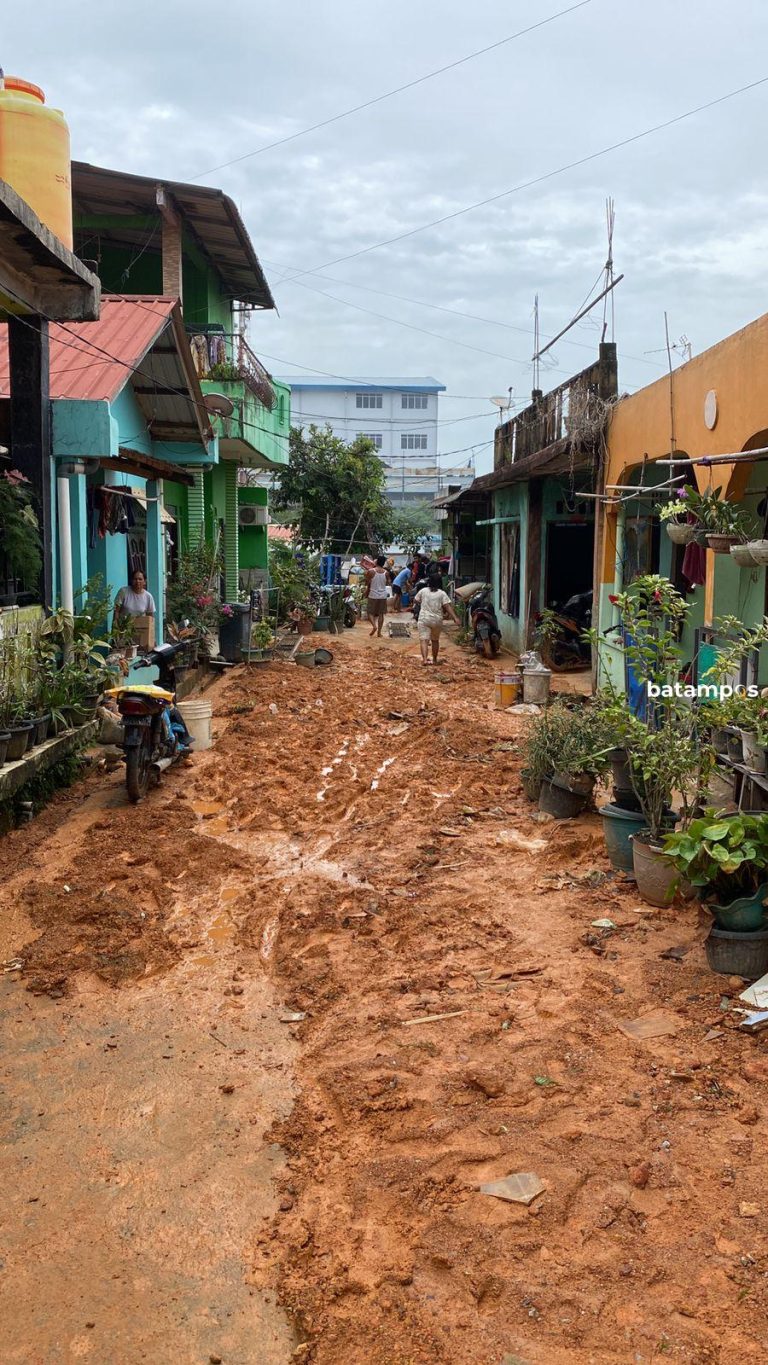 Limpahan Lumpur Terjang Rumah Warga di Sei Tering, PT Jutam Janji Ganti Rugi dan Klaim Punya Izin AMDAL