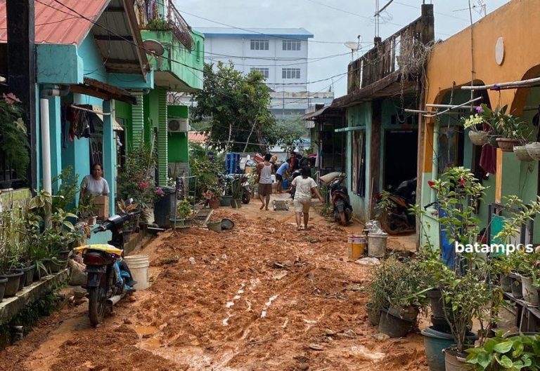 Sebabkan Banjir Lumpur, Warga Sebut Pemotongan Lahan di Sei Tering Tanpa Sosialisasi