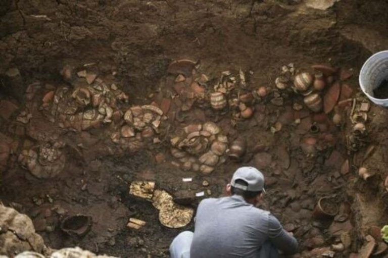 Arkeolog Temukan Makam Berusia 1.200 Tahun di Panama, Berisi Emas dan Artefak Kuno