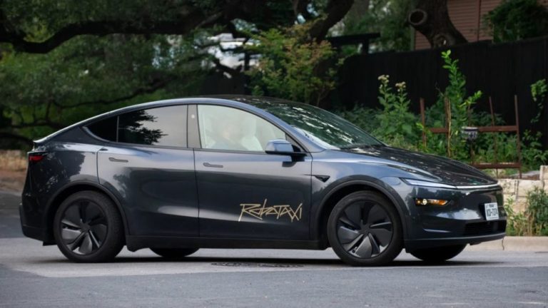 Layanan Otonom Robotaxi Tesla di Austin Tuai Sorotan Usai 14 Kali Tabrakan