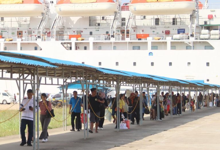 Jumlah Penumpang via Udara dan Laut di Kota Batam Meningkat