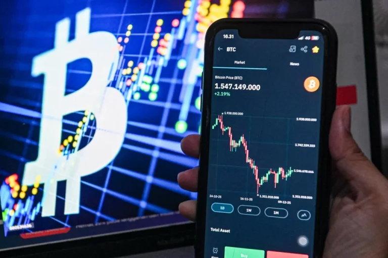 Investor Muda Melesat, Tiga Juta Pengguna Bank Jago Terkoneksi Bibit dan Stockbit