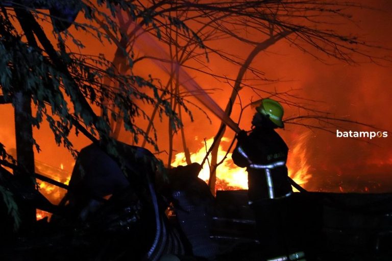 Damkar Batam Catat 47 Kebakaran dalam 35 Hari, Cuaca Panas Jadi Pemicu