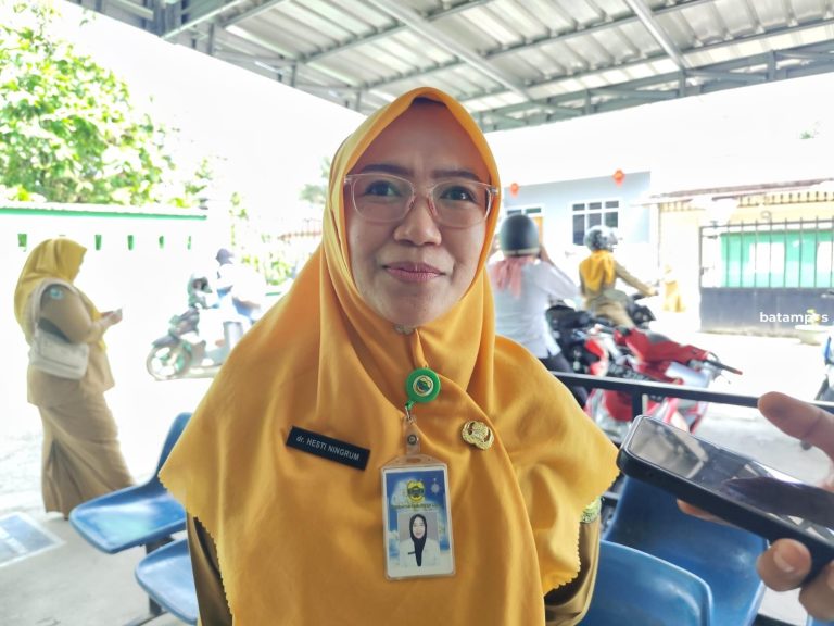 Jelang Ramadan, Petugas Kesehatan Lingga Periksa Makanan