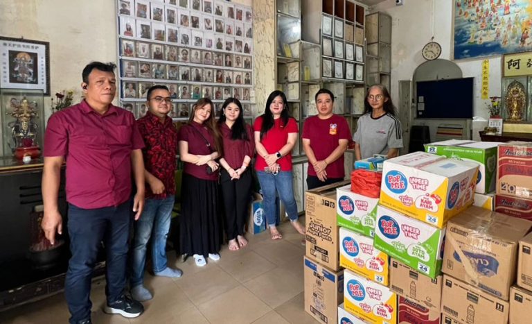 PKP Berbagi Kasih, Santuni Lansia Sambut Imlek