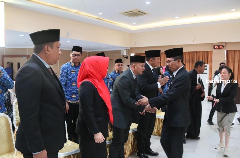 Amsakar Rombak Kepala Dinas: Dohar Pimpin DLH, Herman Rozie Geser ke Perpustakaan