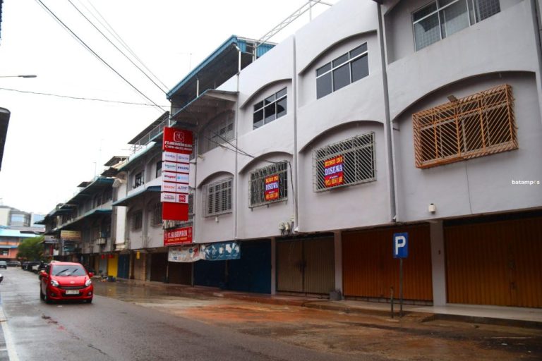 Imlek, Pusat Perbelanjaan di Kawasan Nagoya–Jodoh Lengang