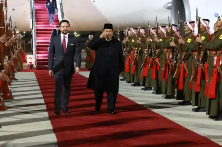 Lawatan ke Yordania, Pesawat Presiden Prabowo Kembali Dikawal Jet Tempur F-16