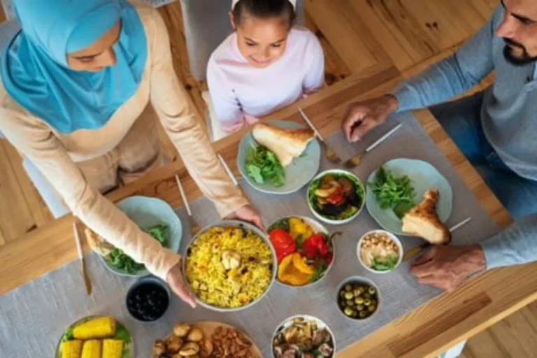 7 Makanan yang Sebaiknya Dihindari Saat Sahur