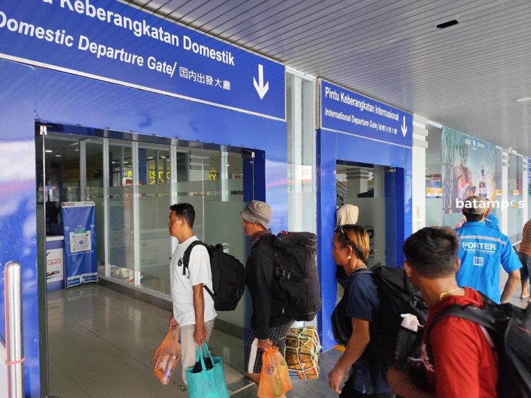 Jelang Imlek 2026, Penumpang Tiba Membeludak di Pelabuhan SBP Tanjungpinang