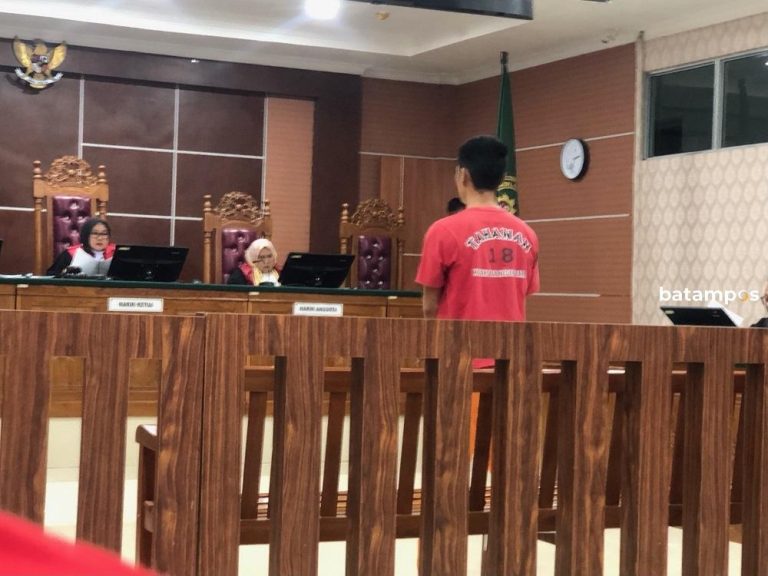 Tangis Ega Aditya Pecah di Sidang Pledoi Kasus Penyelundupan Emas Rp4,8 Miliar