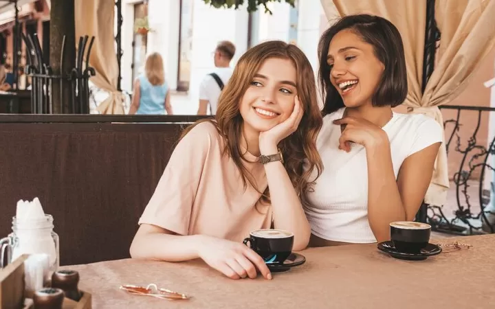 10 Tanda Seseorang Tidak Menyukaimu Meski Tak Pernah Mengatakannya