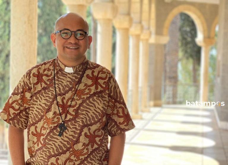 Guru Agama SMKN 1 Batam Diduga Cabuli Siswa, Romo Paschal: Ini Pengkhianatan terhadap Anak