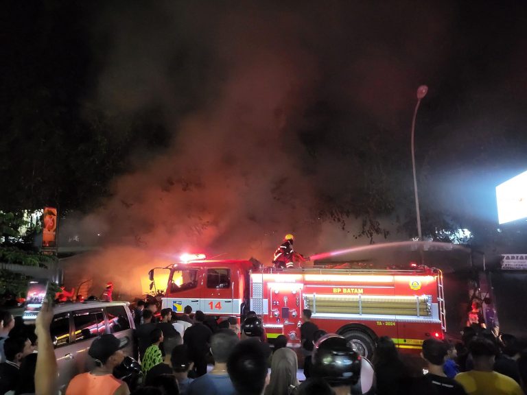 Diduga Korsleting, Kios Pedagang di Sei Panas Dilalap Api