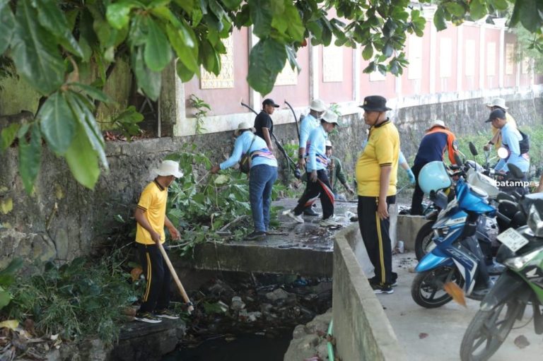 Antisipasi Banjir, Drainase yang Dijejali Sampah Dibersihkan