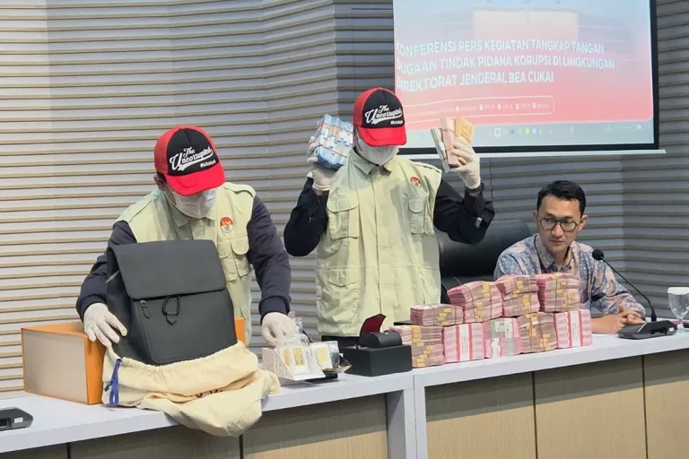 Disita KPK dari OTT Pejabat Bea Cukai, Ini Penampakan Tumpukan Uang hingga Logam Mulia Senilai Rp 40,5 Miliar