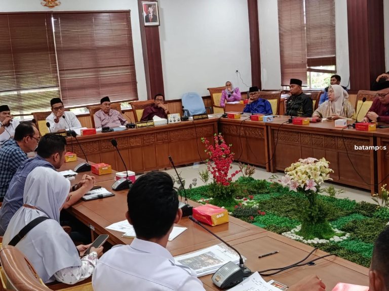 Warga Rhabayu Estuario Laporkan Dugaan Mark Up Rumah Subsidi ke DPRD Batam