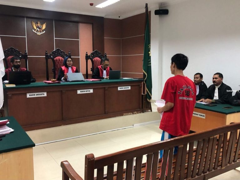 Tangis Nenek di Ruang Sidang untuk Fandi yang Dituntut Mati