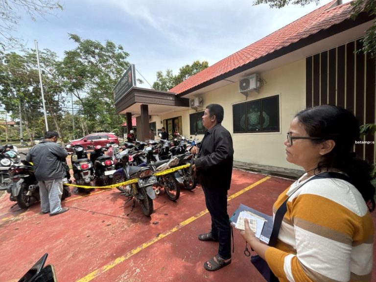 Korban Curanmor Datangi Polda Kepri, Berharap Temukan Kendaraan Mereka di Deretan Barang Bukti