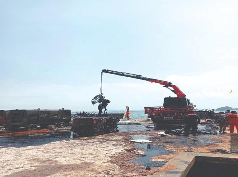 Hasil Uji Labfor untuk Pastikan Jenis Limbah di Perairan Dangas Belum Keluar