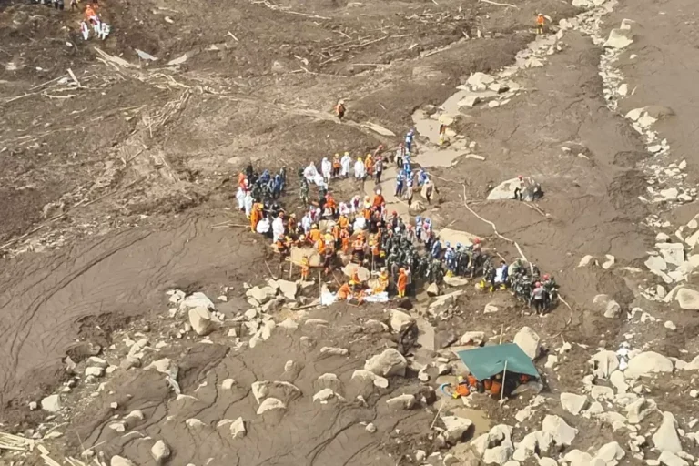 Berpacu dengan Waktu, Tim SAR Temukan 74 Bodypack Korban Longsor Bandung Barat