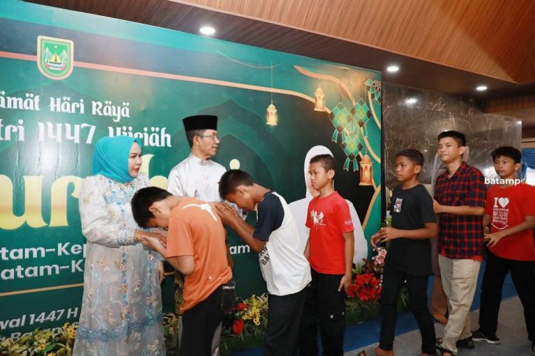 Warga Serbu Open House Lebaran Amsakar di Wisma BP Batam