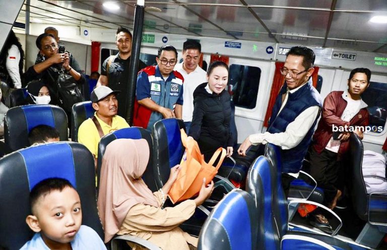 Amsakar-Li Claudia Pastikan Perjalanan Masyarakat Aman Menuju Kampung Halaman
