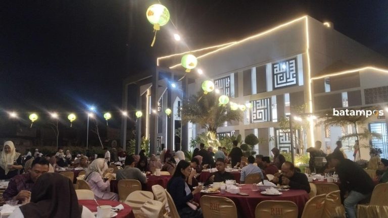 Buka Puasa Bersama di Emirates Residence Pererat Silaturahmi Warga dan Masyarakat