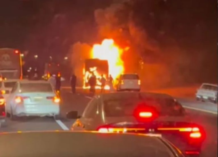 Bus Jemaah Umrah Indonesia Terbakar dalam Perjalanan dari Mekkah ke Madinah