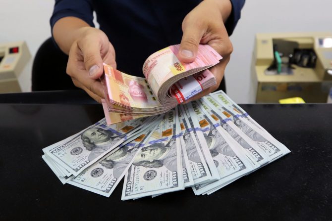 Rupiah Tembus Rp17.001 per Dolar, INDEF Ingatkan Hal Ini