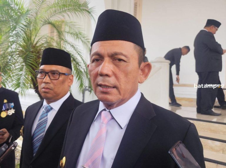 Ansar Ahmad Jadi Khatib Salat Id di Batam, Warga Diajak Meramaikan