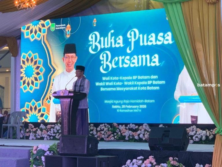 Ribuan Warga Hadiri Buka Puasa Pemko Batam di Masjid Agung Engku Hamidah
