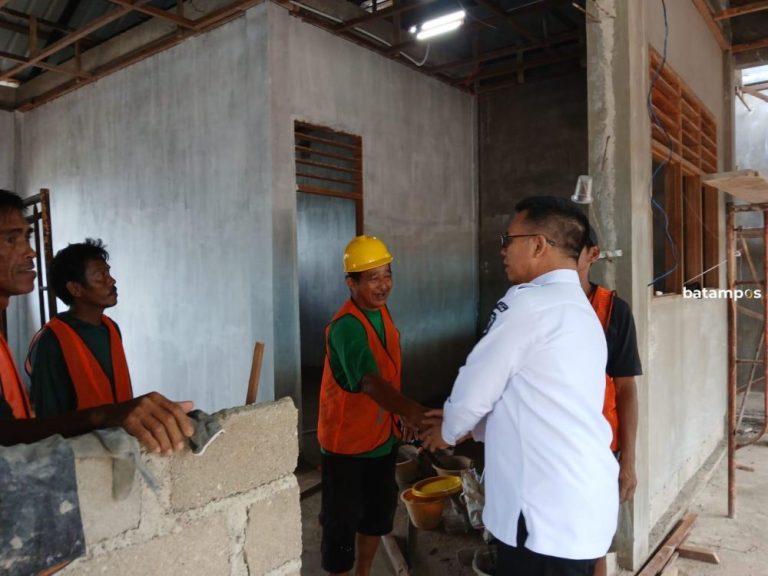 Bupati Aneng Tegaskan Tak Tolerir Penyimpangan Proyek Sekolah di Anambas