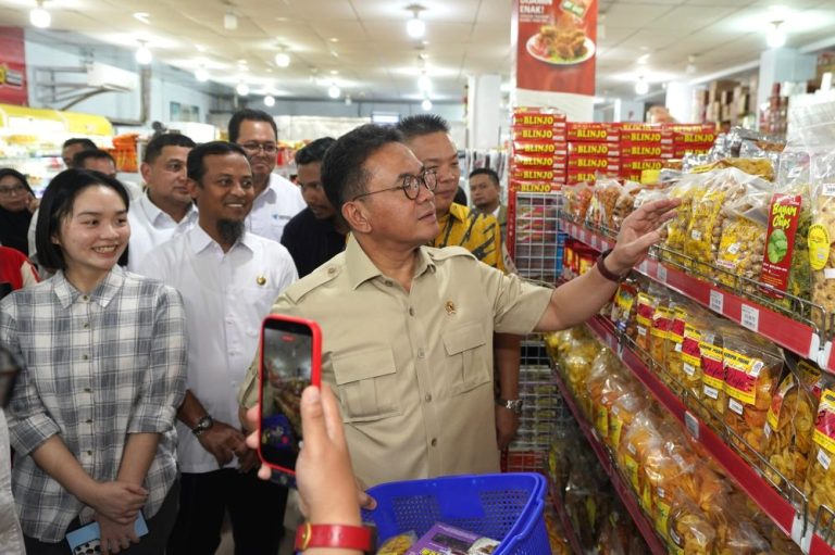 Mendag Budi Santoso Tinjau Baji Pamai Makassar, Pastikan Stok Bapok Aman Jelang Lebaran