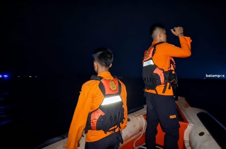 Penumpang Speed Boat Karunia Jaya Jatuh di Laut Karimun, Tim SAR Lakukan Pencarian