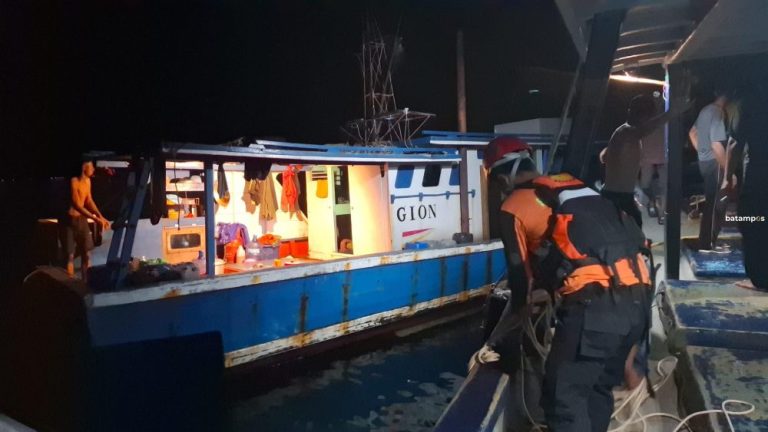 KLM Putra Natuna Bocor di Perairan Serasan, Tim SAR Selamatkan 4 Awak