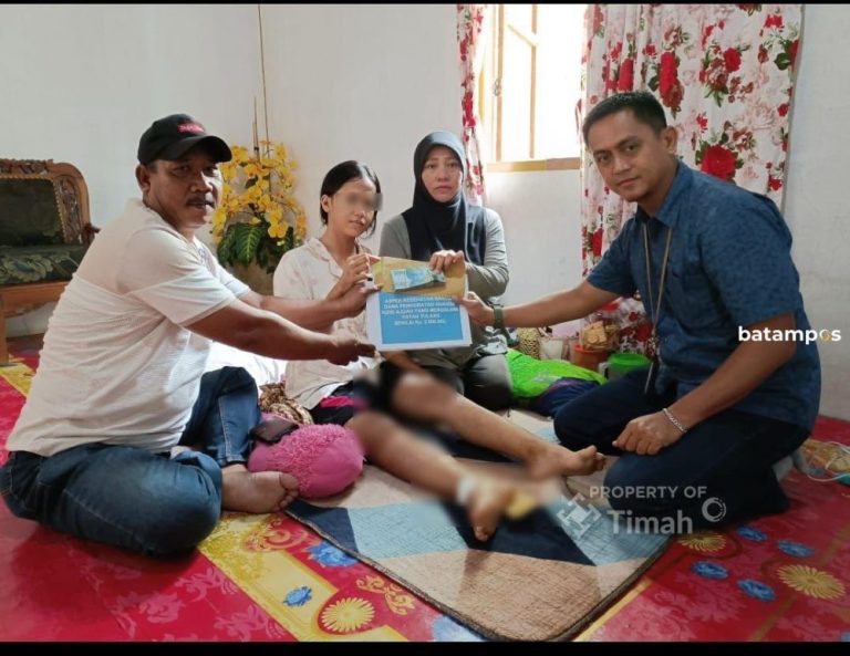 PT Timah Bantu Biaya Pengobatan Pelajar SMP Korban Kecelakaan di Kundur Barat