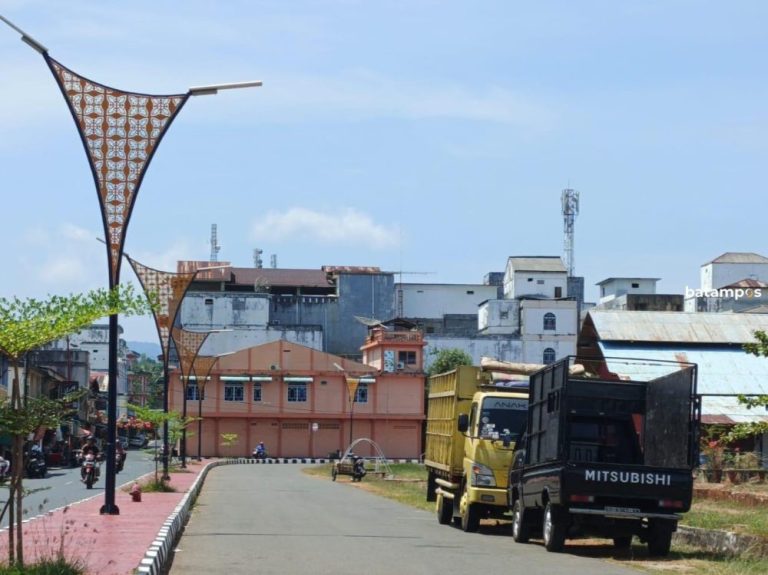 Pemkab Lingga Alihkan Parkir Mobil Ekspedisi ke Dekat Pelabuhan Dabo