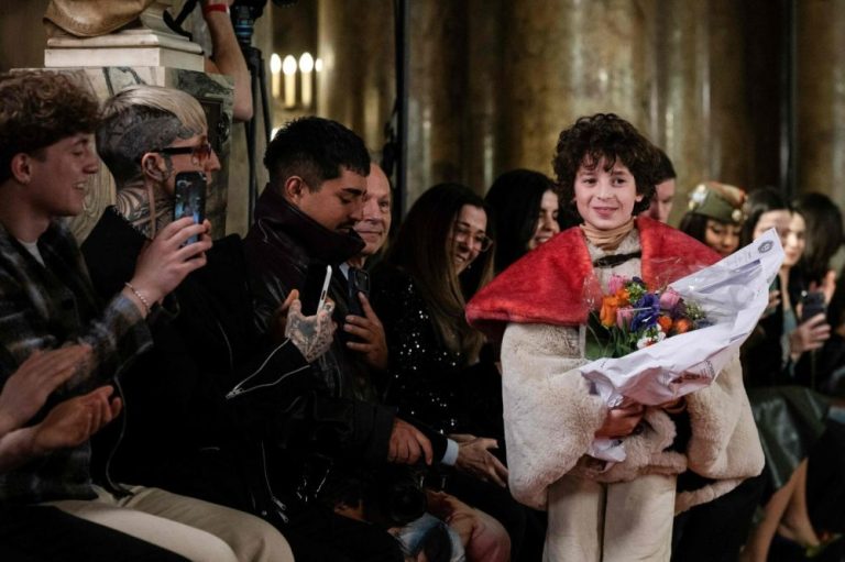 Max Alexander, Desainer 10 Tahun yang Gegerkan Paris Fashion Week 2026