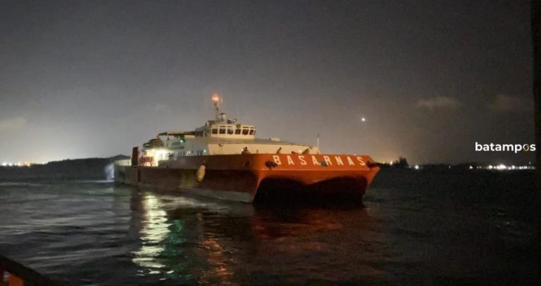 KM Makmur Jaya Terbalik di Perairan Bintan Dihantam Gelombang Tinggi, 20 Orang Selamat, 9 Masih Dicari