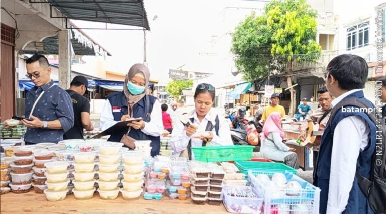BPOM dan Dinkes Karimun Cek Takjil Bazar Ramadan, Hasilnya Aman Dikonsumsi