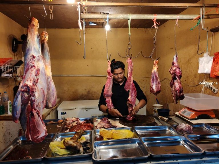 Daging Sapi Segar Rp180 Ribu per Kg di Pasar Puan Maimun Karimun, Pedagang Keluhkan Daya Beli