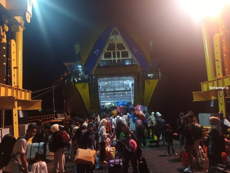 Jelang Idulfitri, Penumpang Kapal di Pelabuhan ASDP Tanjunguban Naik hingga 80 Persen