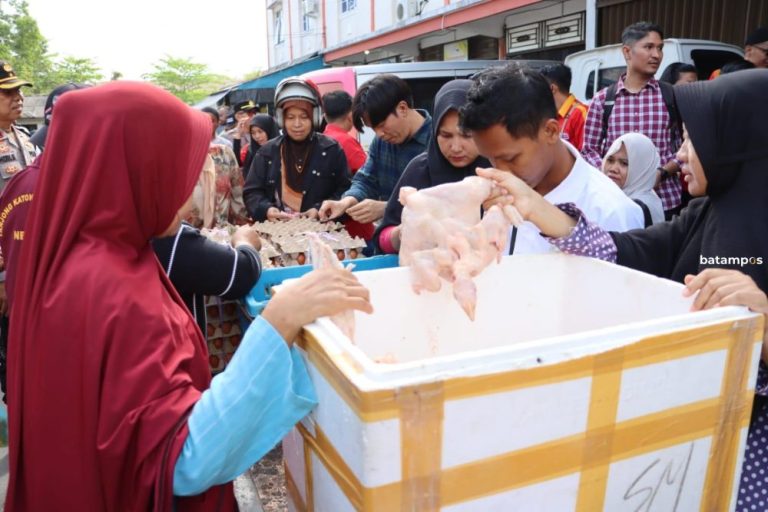 Warga Serbu Operasi Pasar Murah di Tanjunguban, Beras dan Minyak Goreng Ludes