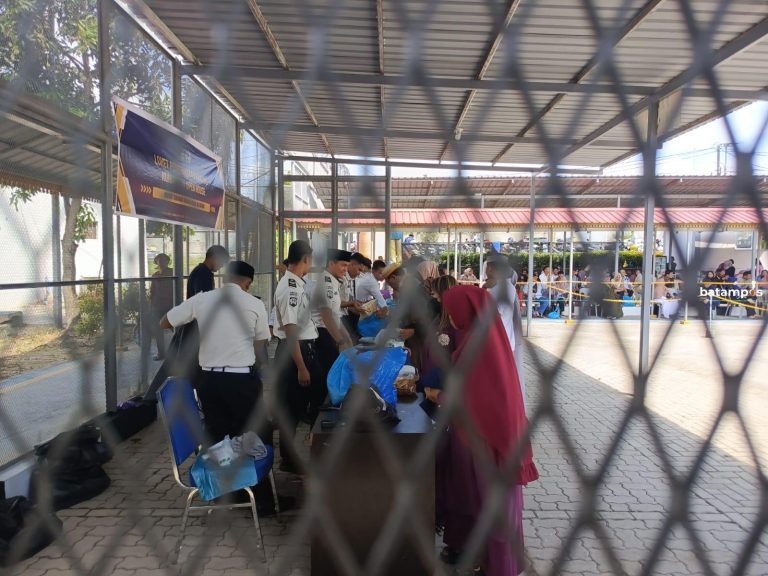 Open House Lebaran di Rutan Batam Diserbu Pembesuk, Suasana Haru Warnai Pertemuan Keluarga