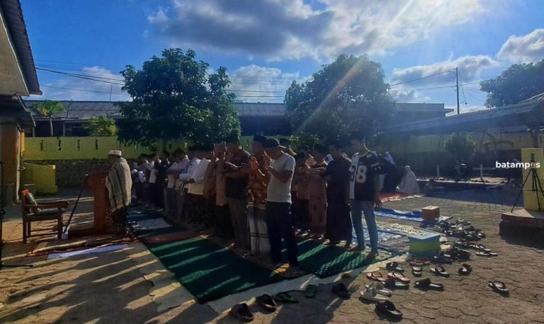 Kemarau Panjang, Warga Telaga Surya Bintan Salat Istisqa di Masjid Al Amin