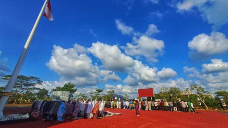 Kemarau Panjang, Warga dan ASN Bintan Gelar Salat Istisqa di Kantor Bupati