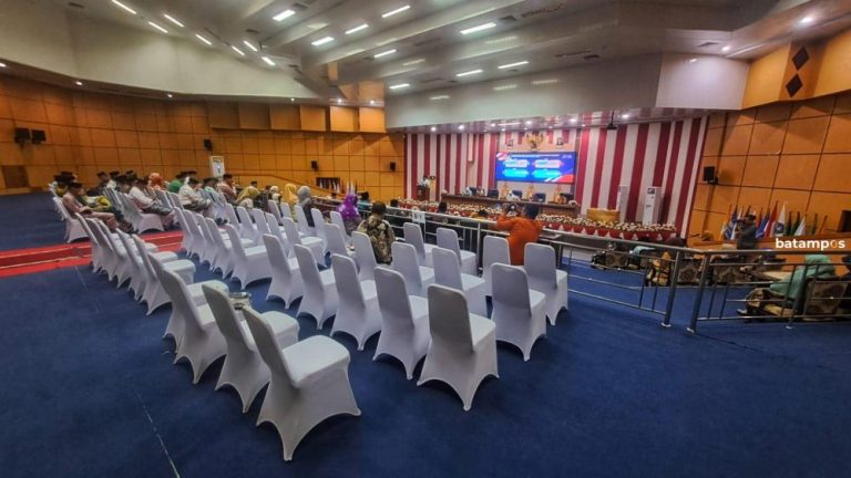 Rapat Paripurna DPRD Bintan Banyak Kursi Kosong, Bupati: Kadis Ikut Distribusi Air