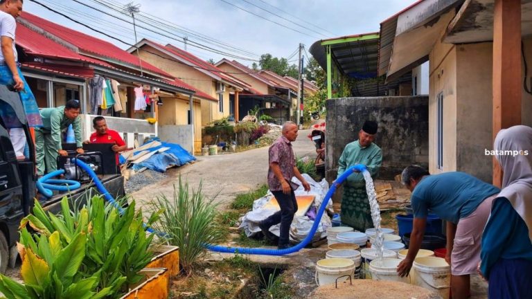 Pemkab Bintan Salurkan Hampir 300 Ton Air Bersih untuk 24 Ribu KK Terdampak Kekeringan
