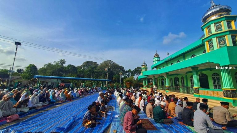 Salat Istisqa di Bintan Dibarengi Imbauan Setop Bakar Lahan